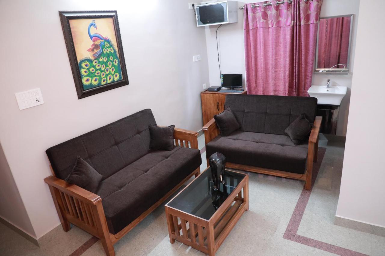 Villa Anandha Thiruvananthapuram Buitenkant foto